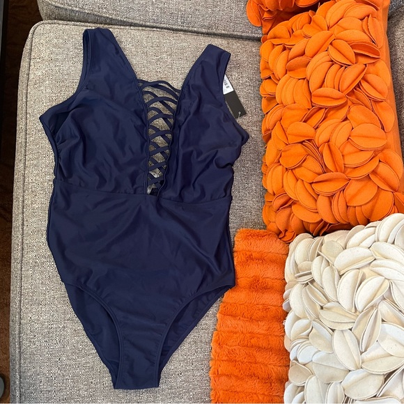 ❣️🆕Nicole Miller Studios Navy Criss Cross Strap Detail One Piece Swimsuit❣️ - Picture 8 of 9